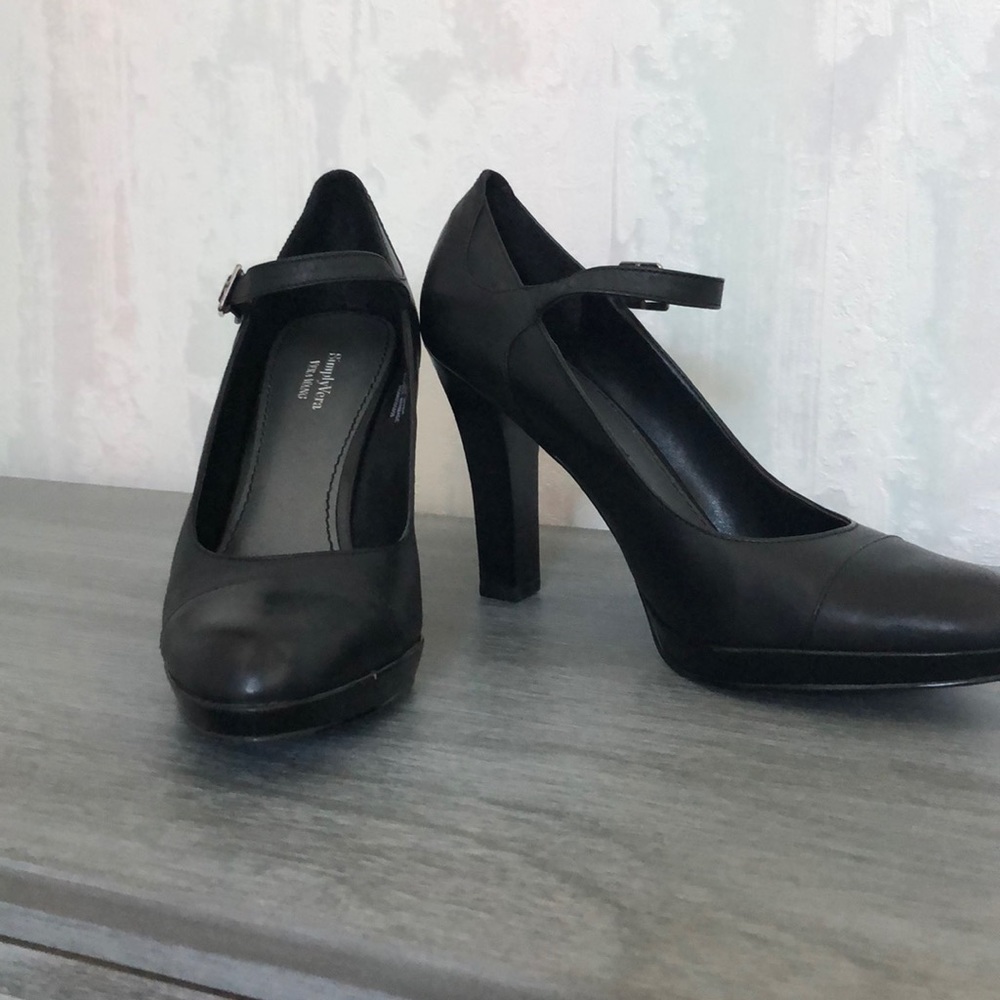 Simply Vera Vera Wang Classic Black Pumps